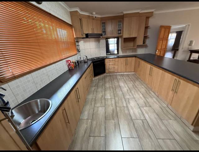 3 BEDROOM HOUSE FOR SALE IN VANDERBIJLPARK SE 8
